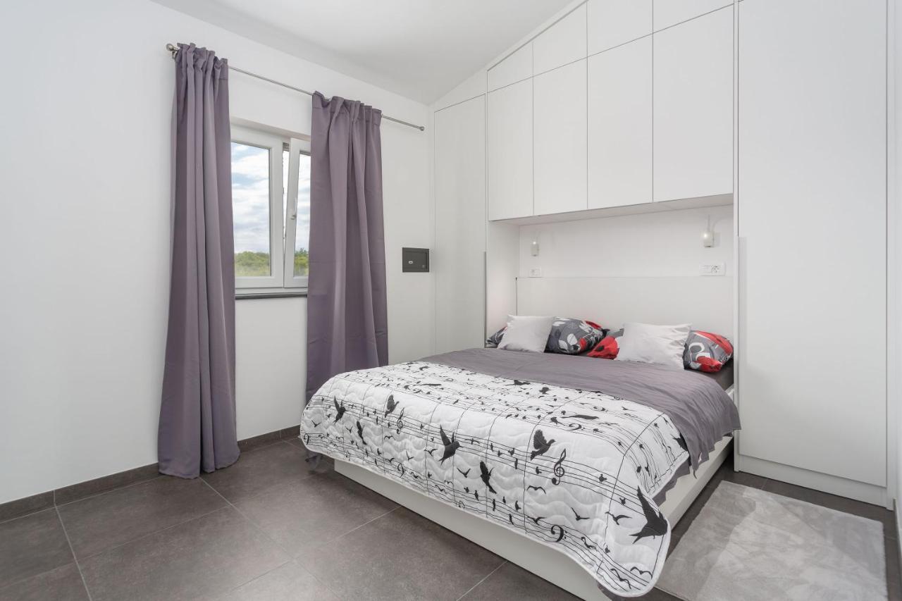 Gallery Apartment In Skrbčići Eksteriør billede